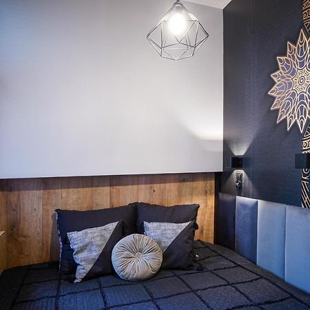 Apartament Z Jacuzzi W Centrum Sanoka Exterior foto